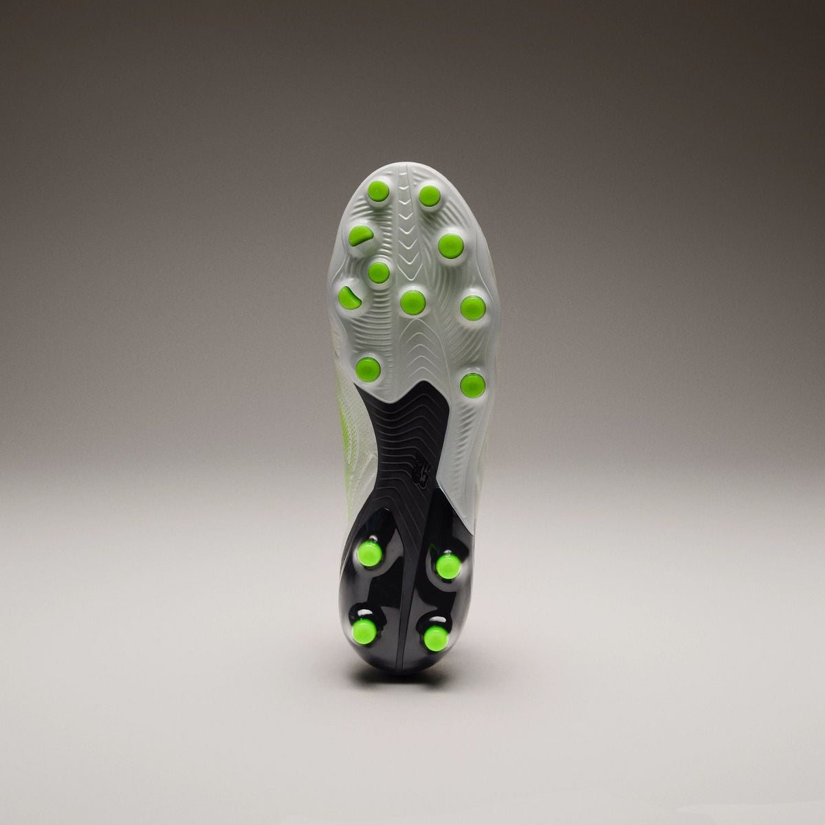 New Balance Adult Tekela WOMEN'S Elite Low Laced Mid Ground V5 Soccer Cleats