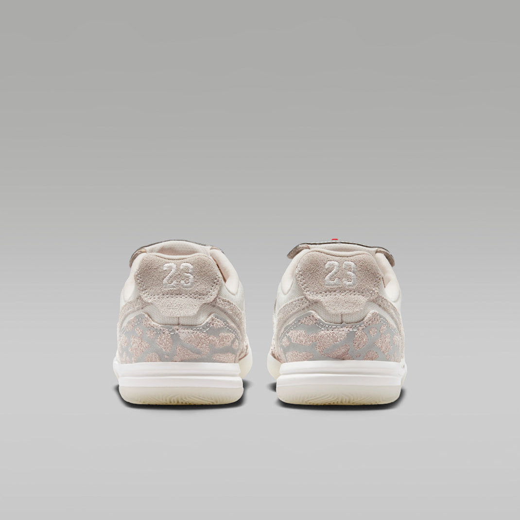 Nike Jr. Tiempo Streetgato Jordan SE Indoor/Court Low-Top Soccer Shoes