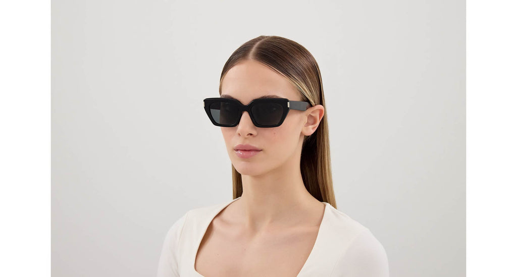 Saint Laurent SL 826 Page